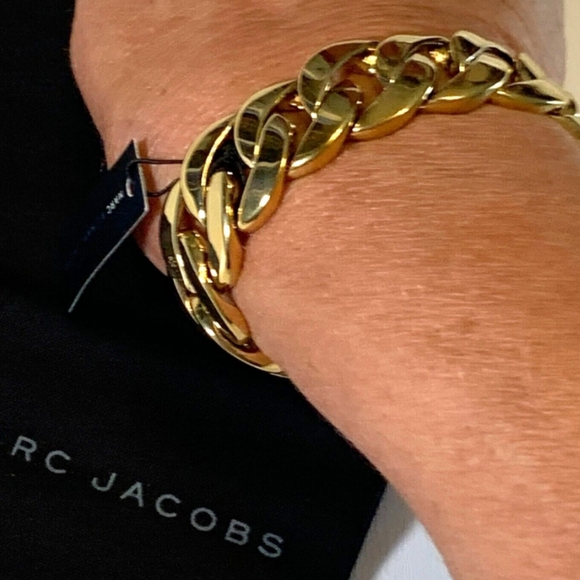 Marc by Marc Jacobs Katie Logo Link Bracelet Gold Tone Brass 7" - Picture 2 of 4